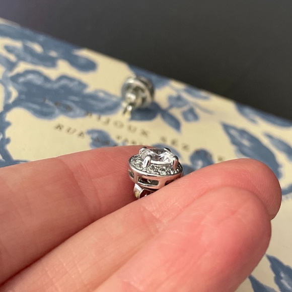 😍 Beautiful classy brilliant round crystal earrings - Picture 1 of 9